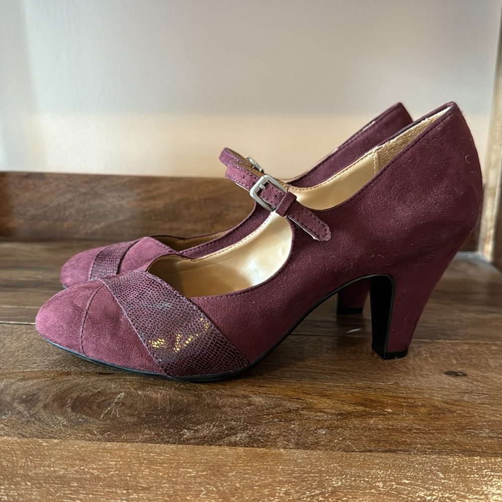 Size 9 maroon suede Mary Jane naturalizer pumps - Picture 2 of 7